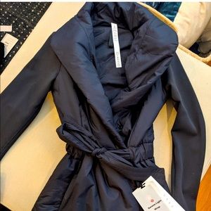 ISO the Lululemon black serene light wrap jacket in a size 0, maybe a 2